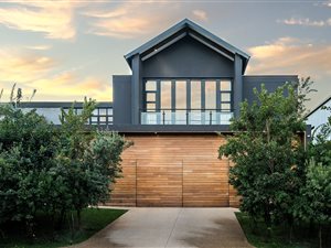 6 Bed House in Steyn City