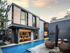 6 Bed House in Steyn City