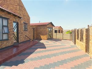 3 Bed House in Blomanda