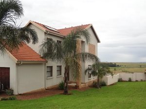 2 Bed Cluster in Krugersdorp Central