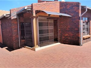 2 Bed House in Tladi