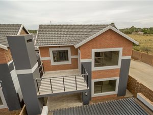 3 Bed Townhouse in Heuwelsig
