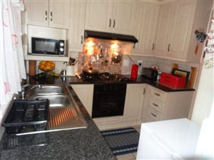 4 Bed House in Klisserville