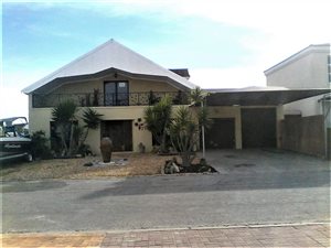 3 Bedroom House in Port Owen