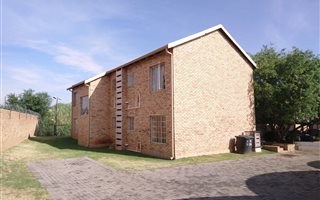 2 Bedroom Apartment in Weltevreden Park