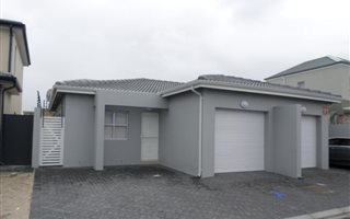 2 Bedroom House in Parklands North
