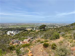1749 m² Land available in Stonehurst Mountain Estate