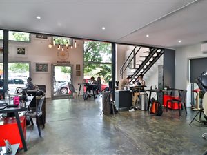 255 m² Office Space in Parkhurst