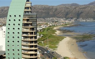 3 Bedroom Apartment in Beachroad