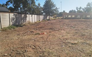 2700 m² Land available in Diamant Park