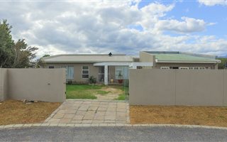 3 Bedroom House in Gordons Bay Central
