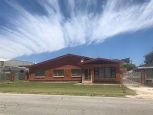 7 Bed House in Newton Park