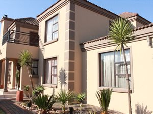 5 Bed House in Amberfield Manor