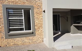 2 Bedroom Townhouse in Wilgeheuwel