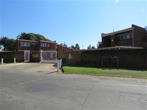 3 Bed Apartment in Selection Park