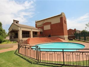 951 m² Land available in Rietvlei Heights Country Estate