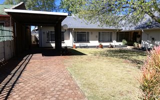 3 Bedroom House in Dan Pienaarville