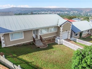 3 Bed Townhouse in Kingswood