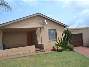 4 Bed House in Kwaggasrand