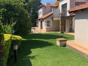 6 Bed House in Hurlingham Manor