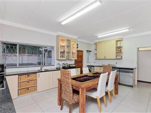 4 Bed House in Parkwood