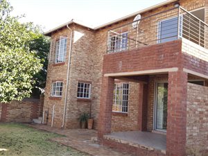 3 Bed Townhouse in Ruimsig