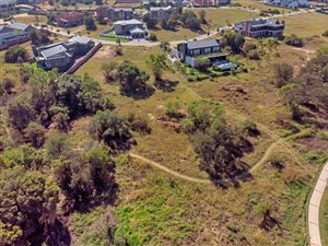 1255 m² Land available in Waterfall Country Estate