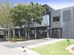 371 m² Retail Space in Magaliessig