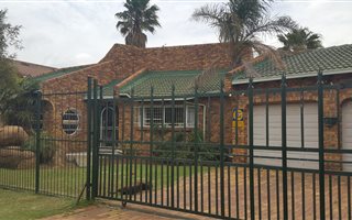 3 Bedroom House in Country View