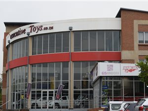 1250 m² Retail Space in Die Hoewes