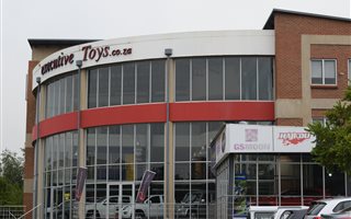 1250 m² Retail Space in Die Hoewes