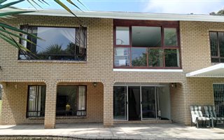 5 Bedroom House in Wembley