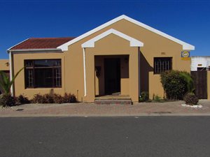 3 Bed House in Bothasig