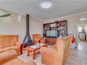3 Bed House in Strandfontein