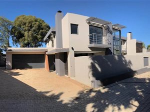 4 Bed Cluster in Waterkloof Ridge