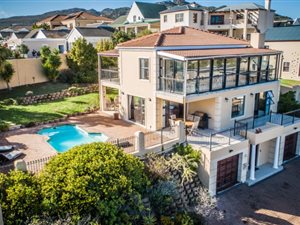 3 Bedroom House in Capri