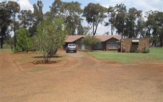 6 Bedroom House in Valley Settlements AH
