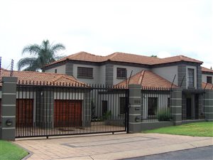 4 Bed House in Montana Park