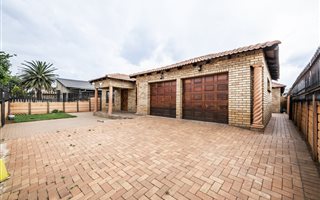 5 Bedroom House in Palmridge