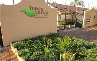 2 Bedroom House in Norkem Park