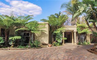 4 Bedroom House in Val de Grace