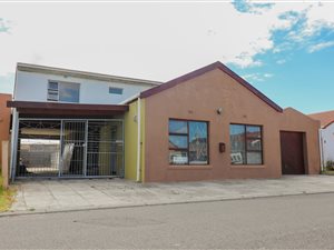 4 Bed House in Weltevreden Valley