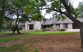 5 Bedroom House in Mnandi AH