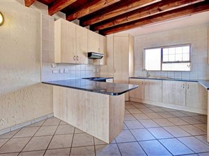 3 Bed Apartment in Paulshof