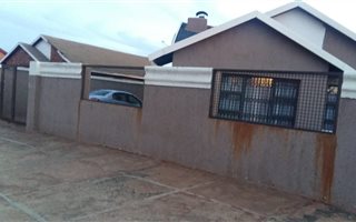 3 Bedroom House in Dobsonville