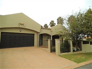 4 Bedroom House in Dainfern Ridge