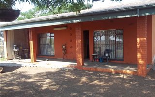 2 ha Land available in Mooilande