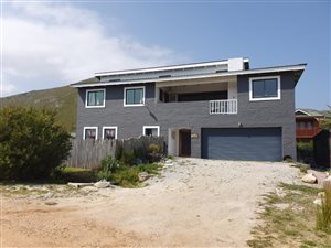 3 Bed House in Pringle Bay