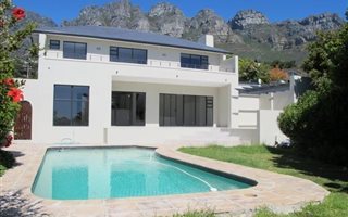 4 Bedroom House in Camps Bay