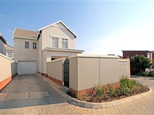 3 Bed Townhouse in Maroeladal